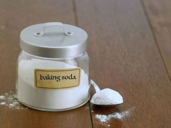 Add baking soda to aquarium water